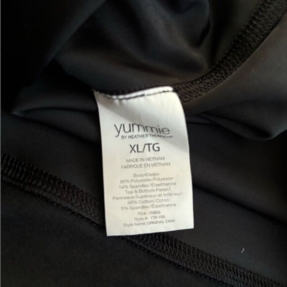 Yummie shaper hugs around your tummy shapes and smooth comfortably - Picture 3 of 6